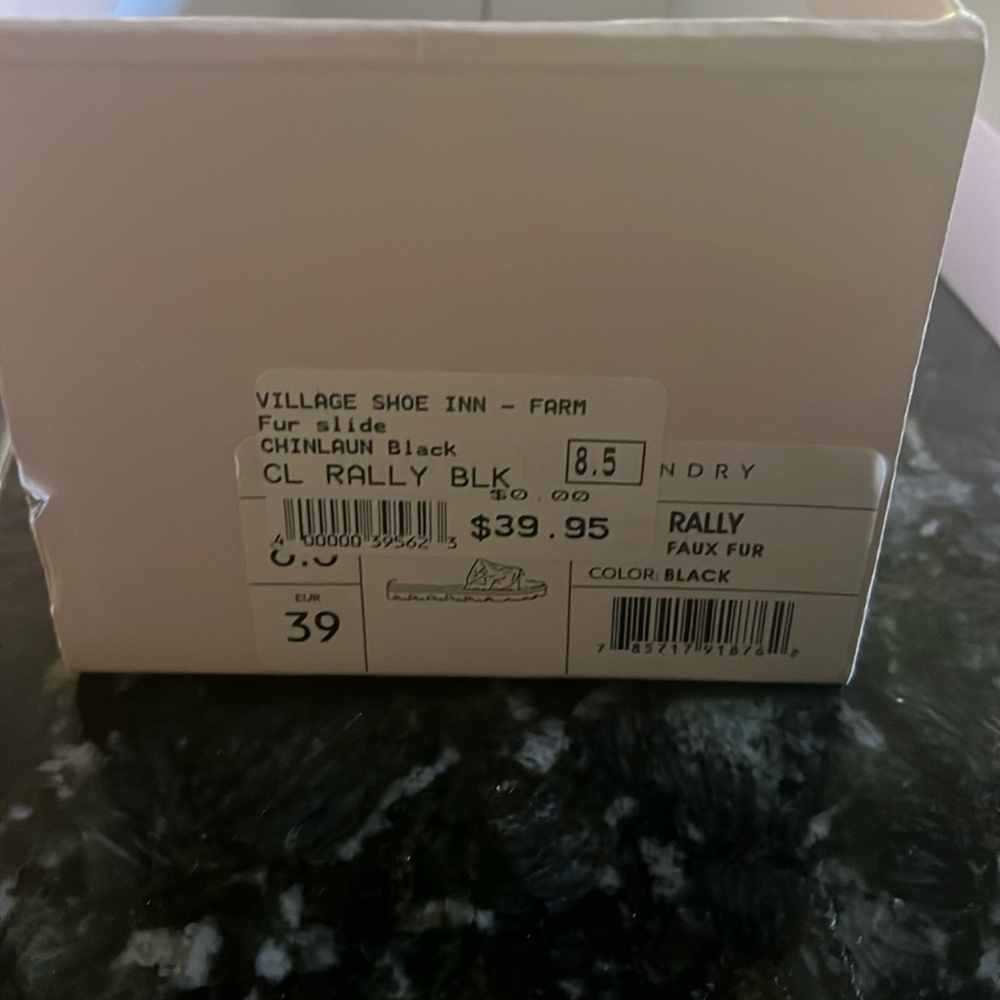 Chinese Laundry black slipper